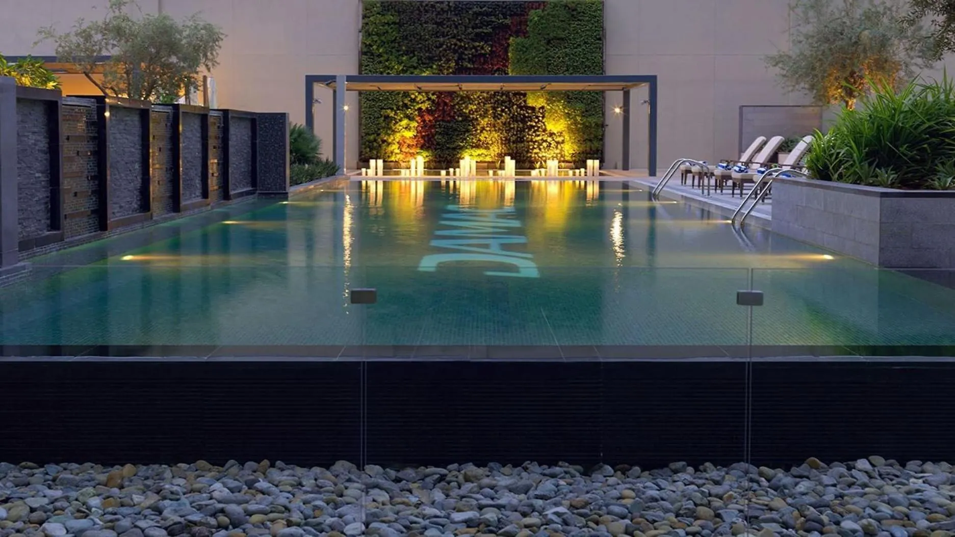 Discover Urban Chic Apartment -Vibrant City Life Dubai