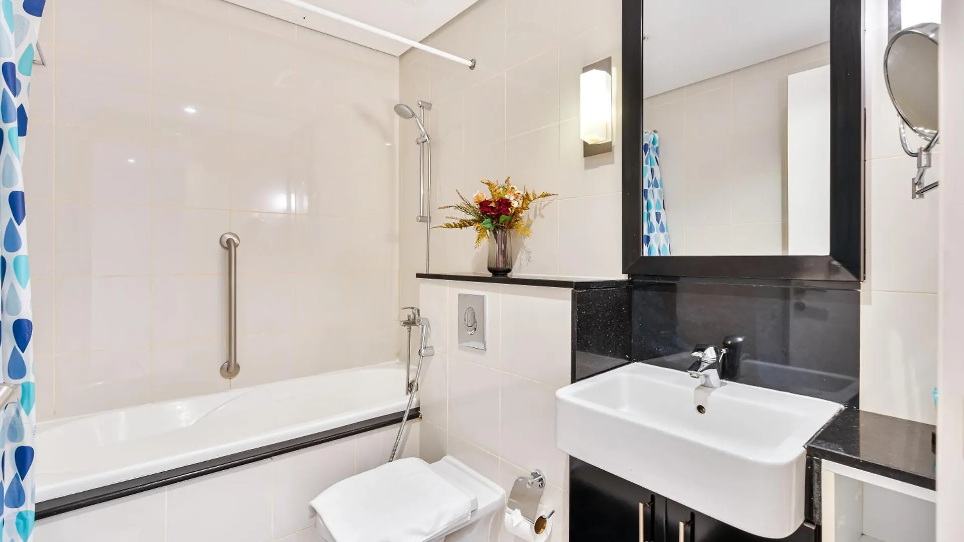 Discover Urban Chic Apartment -Vibrant City Life Dubai